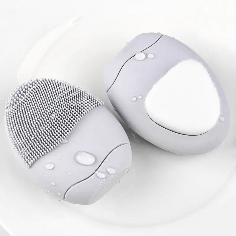 Dual-Sided Gentle Exfoliating Facial Brush