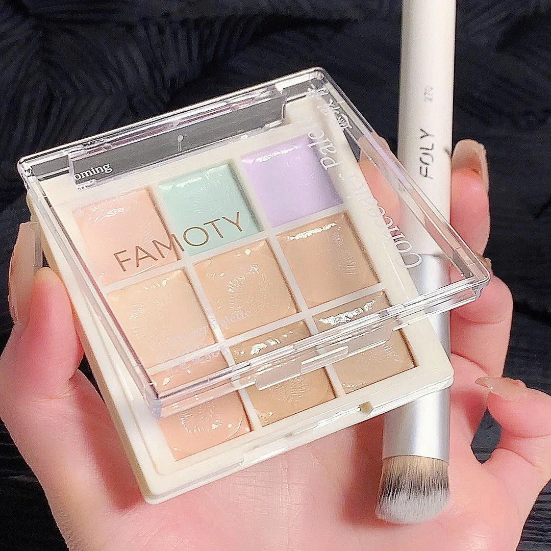 The 9-color concealer for freckles, acne marks, dark circles, and tear troughs brightens the skin tone. The 9-color concealer la BeautyBond