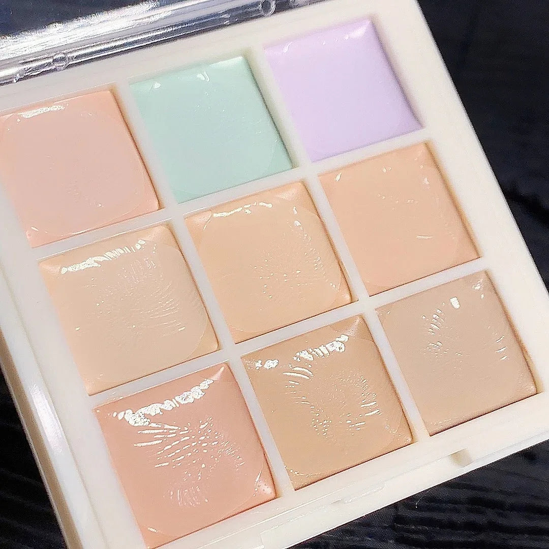The 9-color concealer for freckles, acne marks, dark circles, and tear troughs brightens the skin tone. The 9-color concealer la BeautyBond